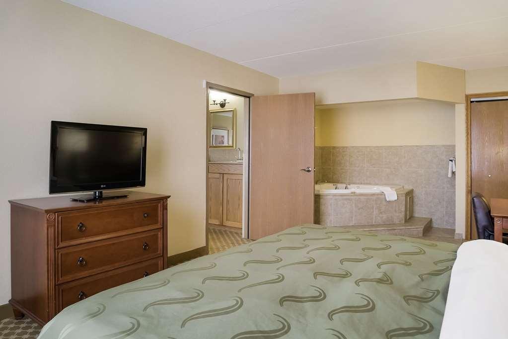 Quality Inn & Suites Saginaw Zimmer foto