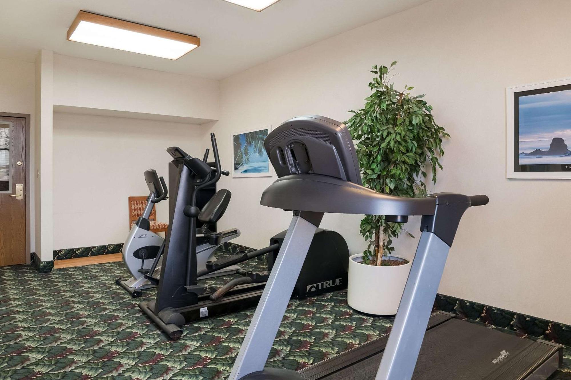 Quality Inn & Suites Saginaw Exterior foto