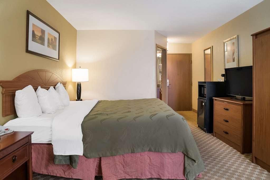 Quality Inn & Suites Saginaw Zimmer foto