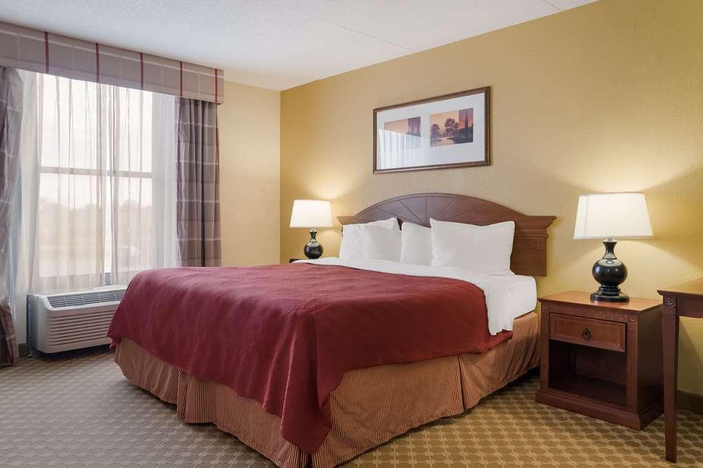 Quality Inn & Suites Saginaw Zimmer foto