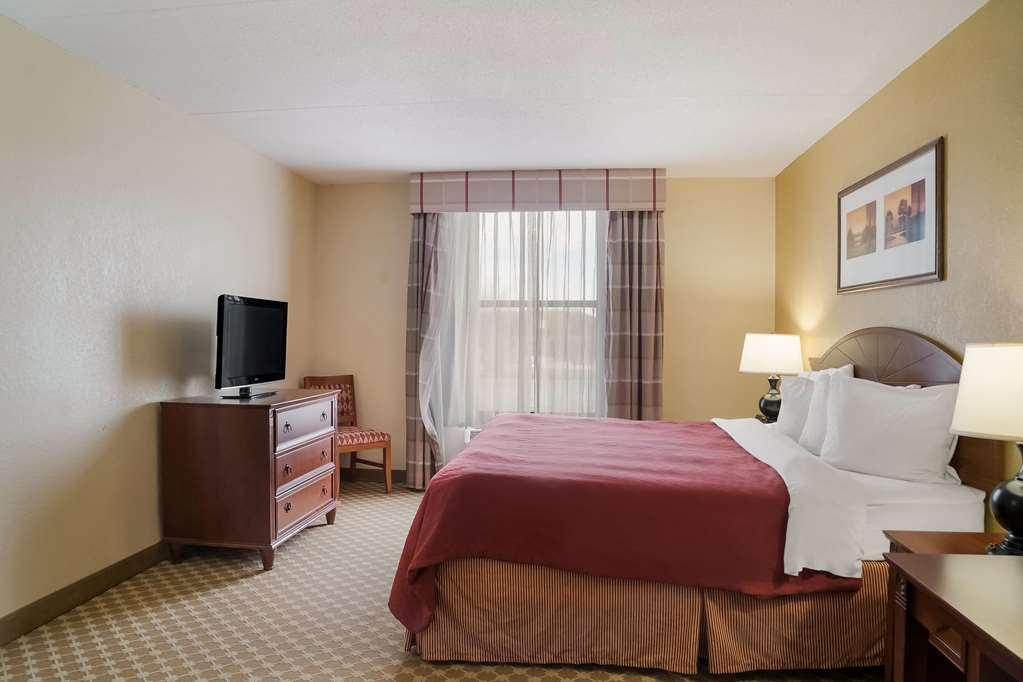 Quality Inn & Suites Saginaw Zimmer foto
