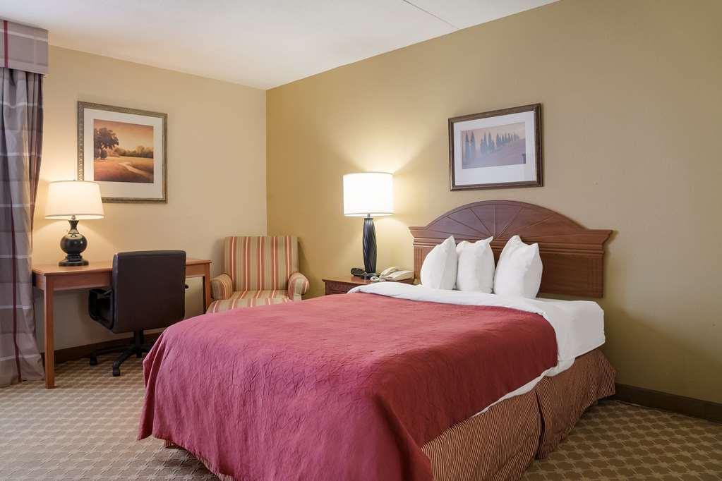 Quality Inn & Suites Saginaw Zimmer foto