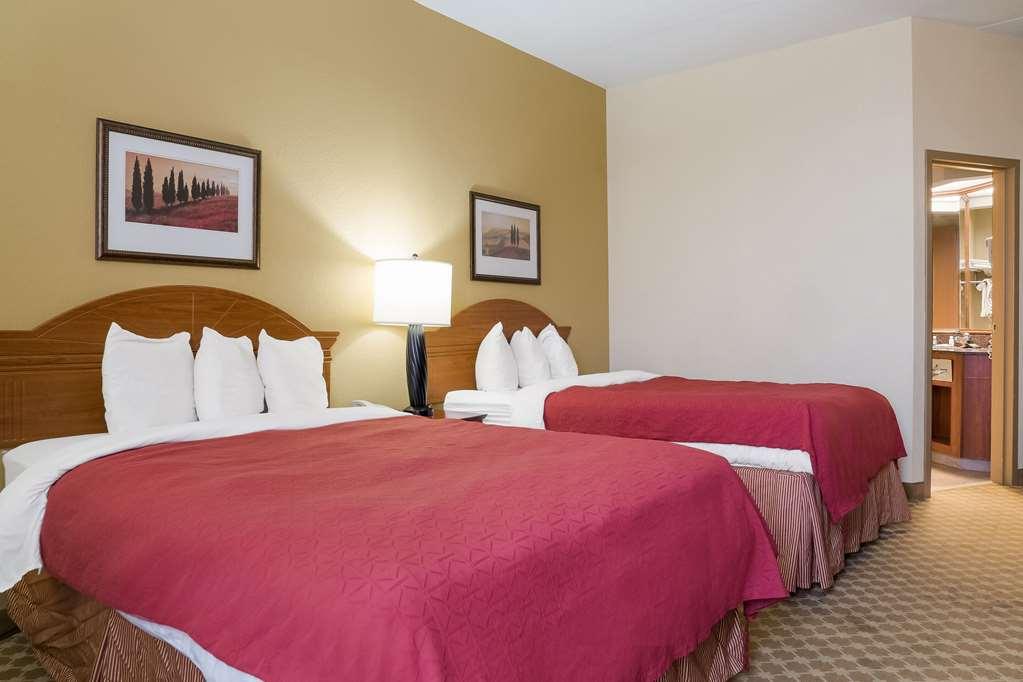 Quality Inn & Suites Saginaw Zimmer foto