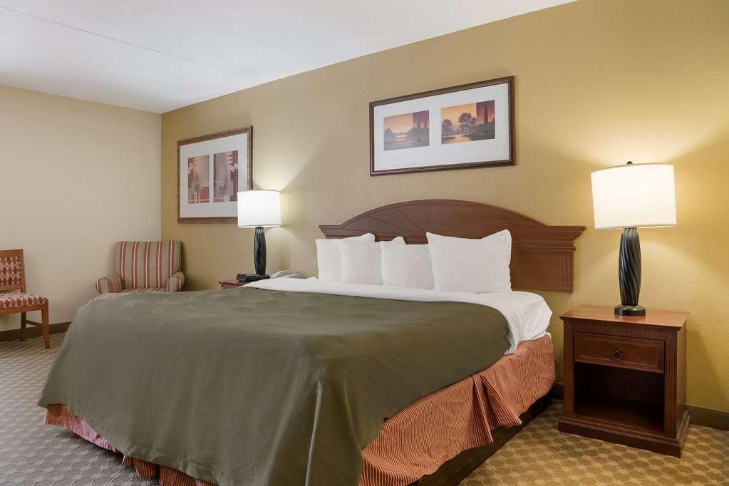 Quality Inn & Suites Saginaw Zimmer foto