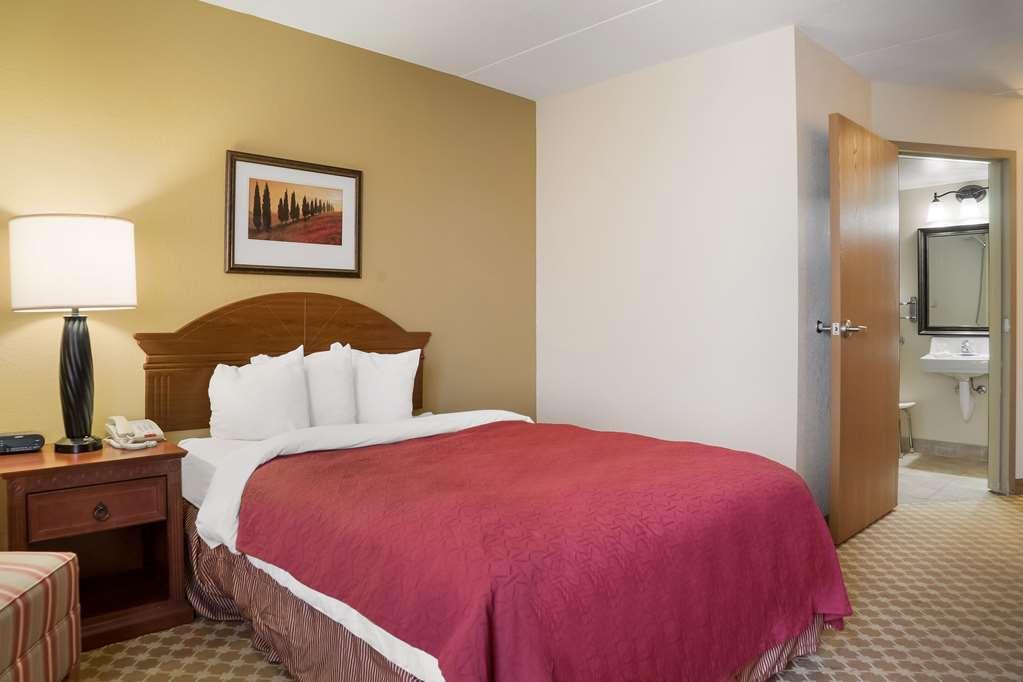 Quality Inn & Suites Saginaw Zimmer foto