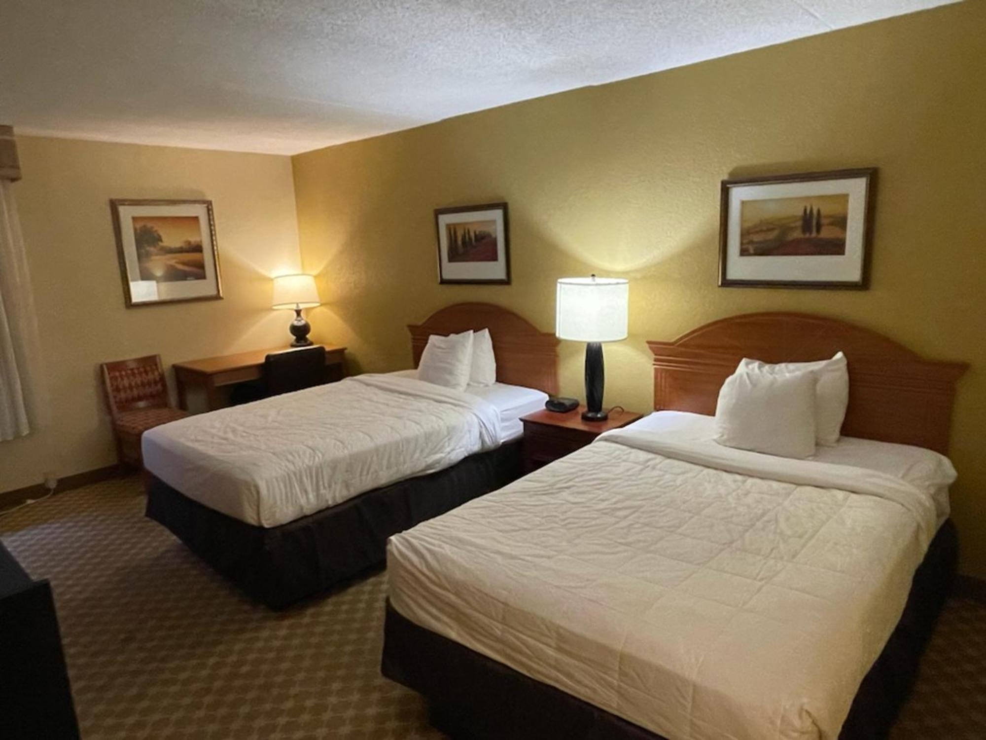 Quality Inn & Suites Saginaw Exterior foto